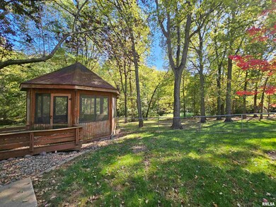 2117 W Woodland Ln, Jacksonville, IL 62650 - photo 7