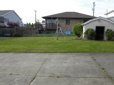 Nice big flat yard plus huge driveway