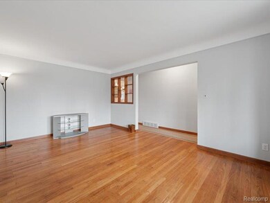 26723 Menge Ct, Warren, MI 48091 - photo 5