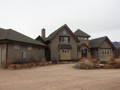 Exquisite Custom Home DSC02369_528x400