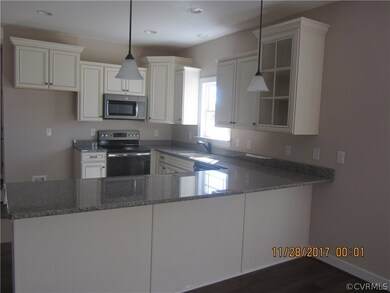 Kitchen with granite counter tops, upgraded cabine