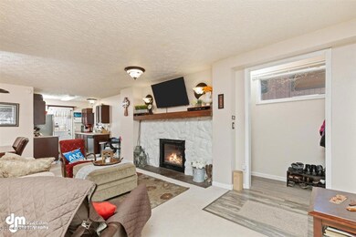 24-Living Room 20200409-DW-3690