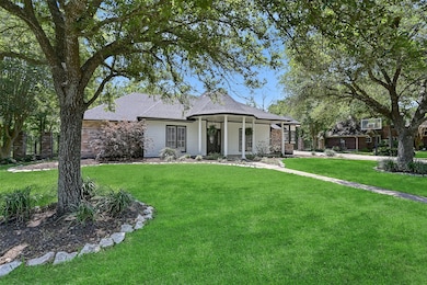 Welcome to 704 Balmoral Court! Thischarming single