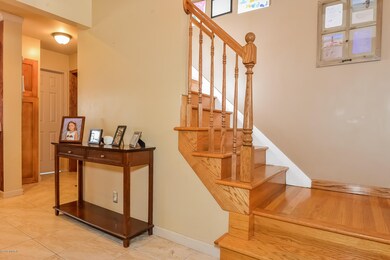 007-Foyer-2286691-medium