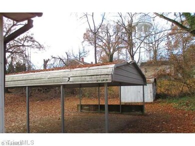 Parking Lot/Garage. Carport