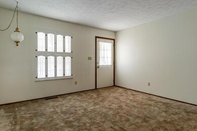 5331_Forrest_living room front door