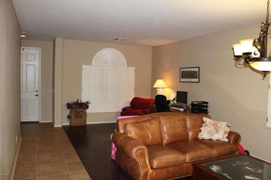 Living/Dining 2