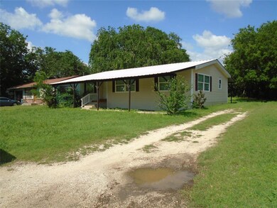 1924 N Wilhite St, Cleburne, TX 76031 - photo 2