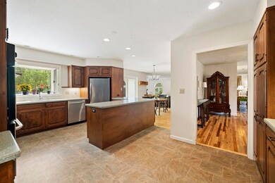 92 Highcrest Rd, Manchester, NH 03104 - photo 7