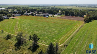 1334 NE 4th St, Madison, SD 57042 - photo 4