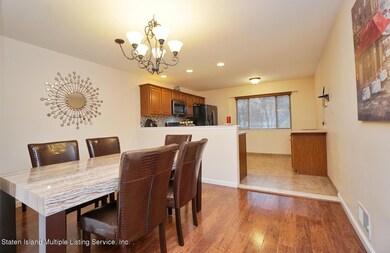 (6) DINING ROOM