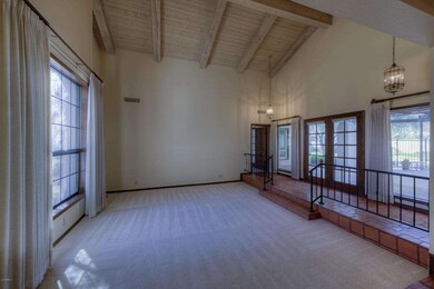 002_Living Room