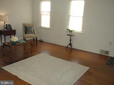 382 Stonewall St, Strasburg, VA 22657 - photo 5