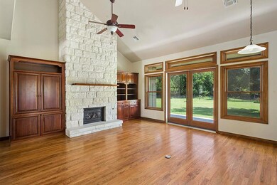 419 N Acorn St, Fredericksburg, TX 78624 - photo 5