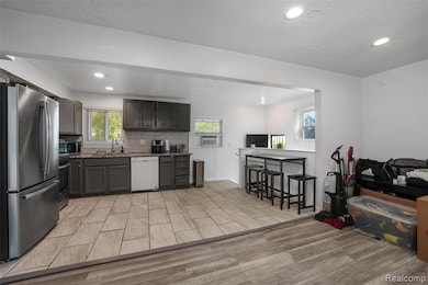 21326 Ithaca Ave, Ferndale, MI 48220 - photo 5