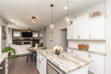 9440 Rushbrook Dr, Johnston, IA 50131 - photo 7