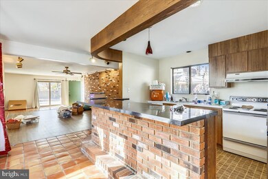 1800 Creek Crossing Rd, Vienna, VA 22182 - photo 4