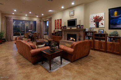 GREATROOM WITH FIREPLACE