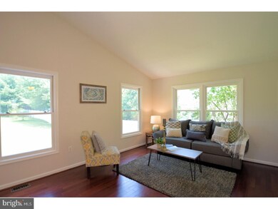 553 White Swan Way, Langhorne, PA 19047 - photo 5