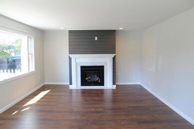 724 SW Westholm Ave, Grants Pass, OR 97526 - photo 4