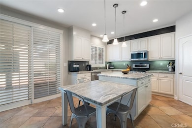 31098 Manford Dr, Winchester, CA 92596 - photo 3