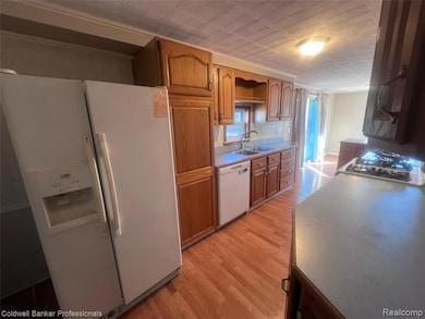 904 Rowland Rd, Leonard, MI 48367 - photo 7