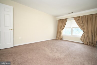 6510 Lake Park Dr unit 304, Greenbelt, MD 20770 - photo 3