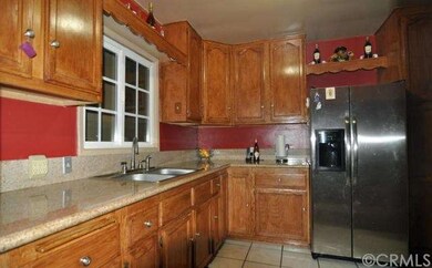 KITCHEN WITH GRANITE COUNTERS