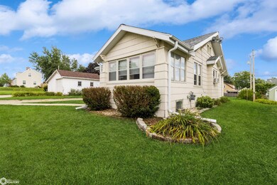 109 N 19th St, Marshalltown, IA 50158 - photo 3