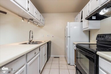 10-Kitchen 20240604-DW-4014