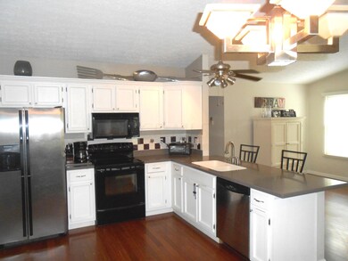 211 Highbluffs Blvd