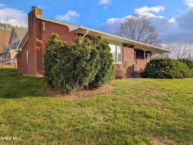 619 N Spring St, Everett, PA 15537 - photo 5