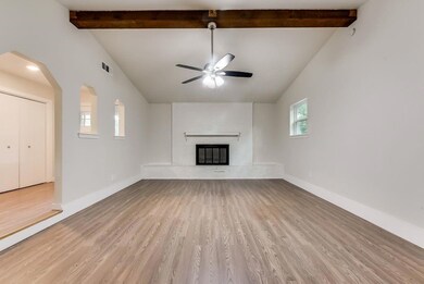 103 Briar Oaks Ct, Azle, TX 76020 - photo 4