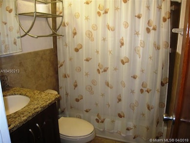 Updated bathroom for the 2 bedrooms on one side of