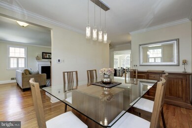 4330 Kentbury Dr, Bethesda, MD 20814 - photo 4