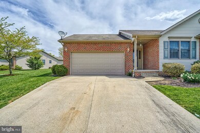 230 Kingsgate Ct unit 23, Gettysburg, PA 17325 - photo 2