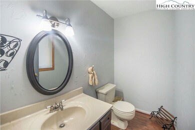 114 S Slope Cir unit 3, Banner Elk, NC 28604 - photo 3