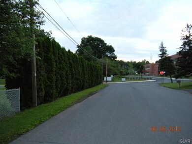 1180 Shadow Oaks Ln, Slatington, PA 18080 - photo 4