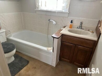 1202 Sherwood Eddy Dr, Jacksonville, IL 62650 - photo 5