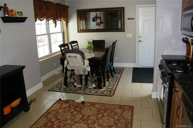 Kitchen eat-in area