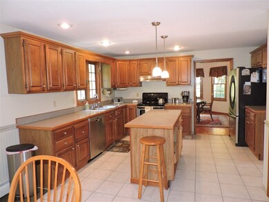 73 Tracy Rd, Dudley, MA 01571 - photo 5