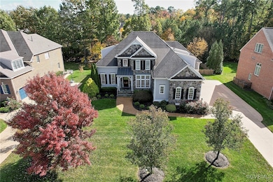 View of front facade featuring a front lawn