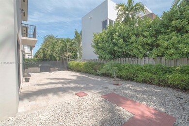 10580 NW 69th Terrace, Doral, FL 33178 - photo 3