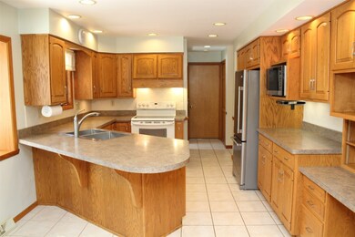 2920 Logan Dr, Erie, PA 16506 - photo 2