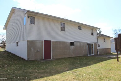 112 Laurel Ln, Taylor, PA 18517 - photo 4