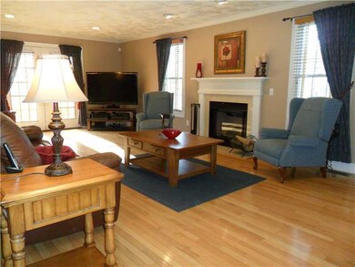 Den/Family/Great Room. Large Family Room Features