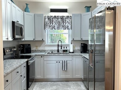 166 Fairway View Place unit B2, Jefferson, NC 28640 - photo 3