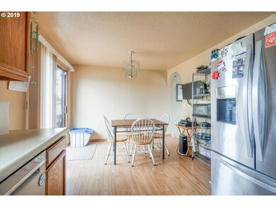 2407 SW 23rd St, Troutdale, OR 97060 - photo 4