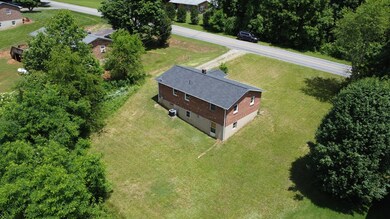 1802 Mapleton Dr, Callands, VA 24530 - photo 2