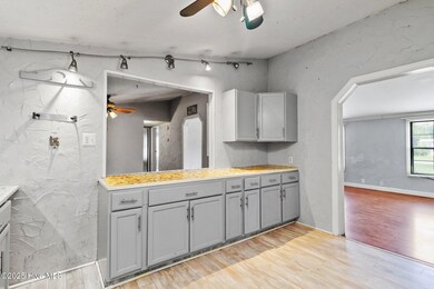 8-web-or-mls-137-robert-walker-rd